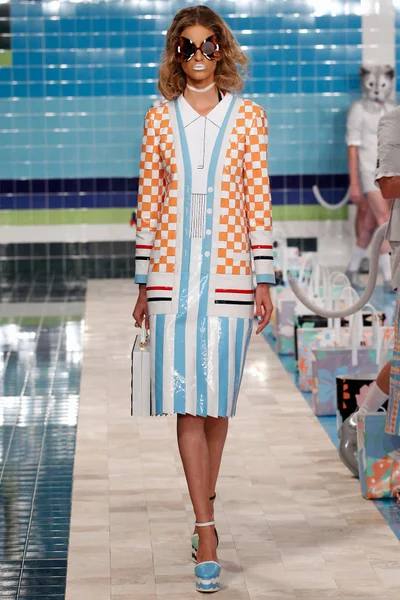 Look 10